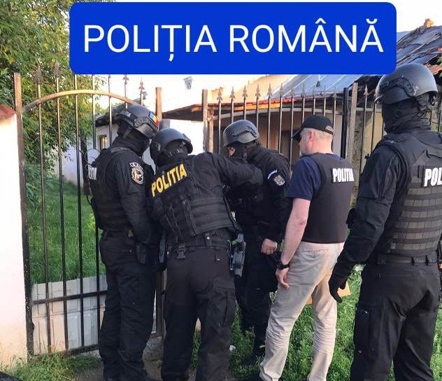 Percheziții domiciliare pentru infracțiuni de înșelăciune prin metoda „șmen”