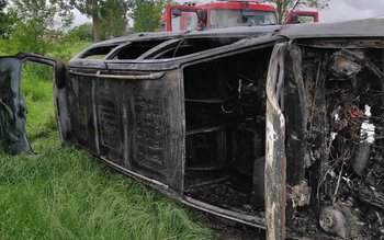 Autoturism distrus de flăcări, la …