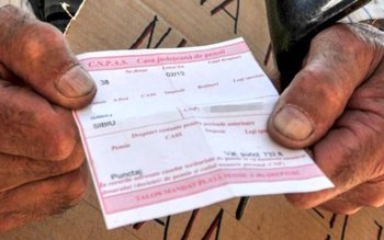 Românii care iau pensia pe …