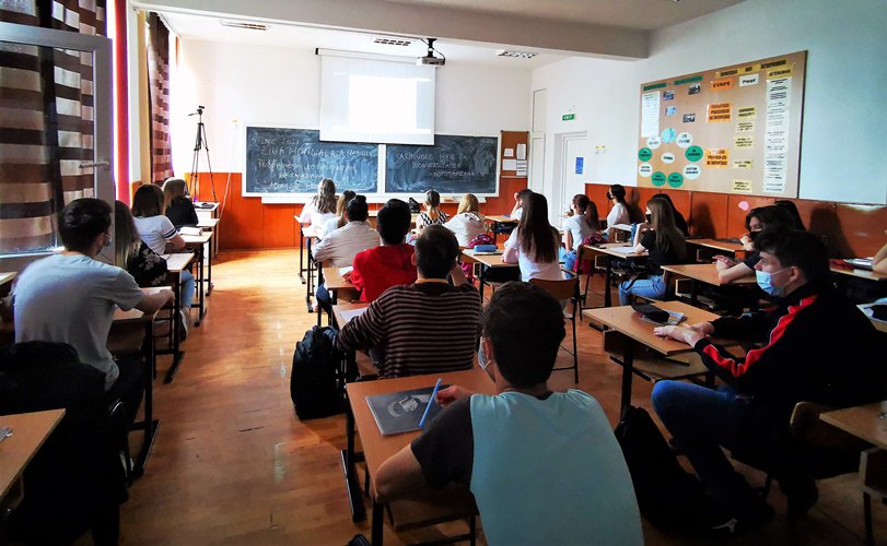 Educație ecologică la Colegiul Economic „OCTAV ONICESCU” Botoșani: „Refacerea ecosistemelor” - FOTO