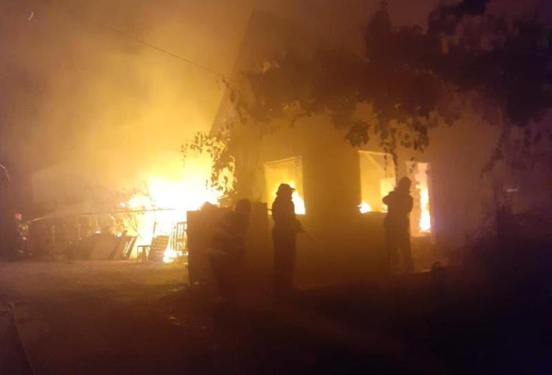 Casa și anexa unei familii din Vorniceni distruse de incendiu. Pompierii au intervenit - FOTO
