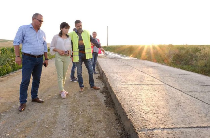 Doina Federovici „Noi chiar facem ceea ce am promis: asfaltăm drumul prin Prăjeni” - FOTO
