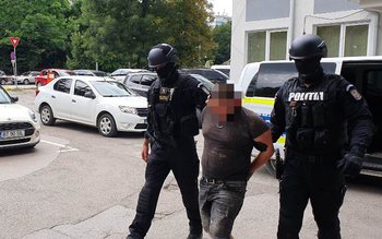 Urmărire cu mascați, elicopter și …