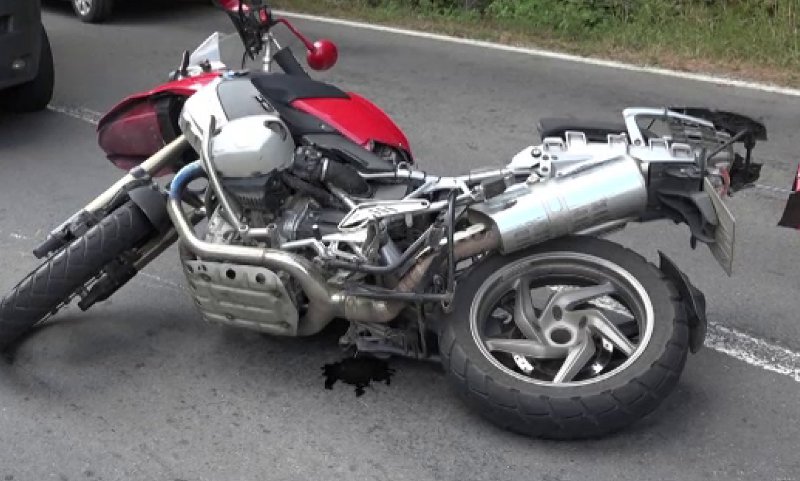 A ajuns într-un șanț cu o motocicletă neînmatriculată și fără a poseda permis de conducere