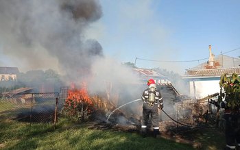 Anexă distrusă într-un incendiu. Proprietarul …