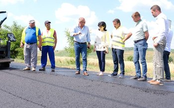 Covoare asfaltice turnate pe drumurile …