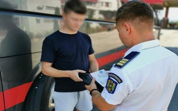 Documente false depistate de polițiștii …