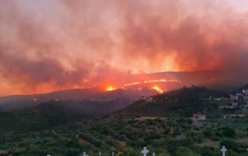 Atenționare de călătorie în Grecia. Caniculă și risc de incendii