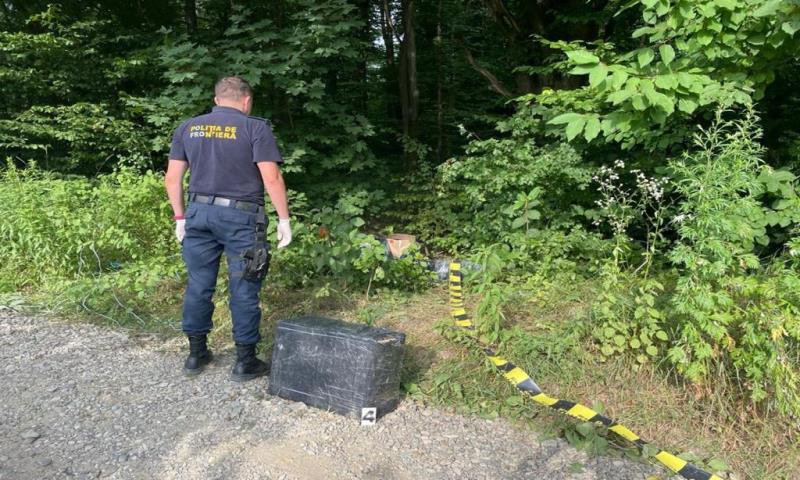 Colete cu țigarete de contrabandă în valoare de 45 mii lei descoperite de polițiștii botoșăneni - FOTO