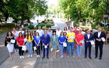 Imnul „Deșteaptă-te, române!” cinstit de …