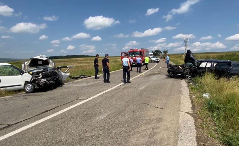 Tragedie în județul Botoșani! Un bărbat a murit, iar alte trei persoane au fost rănite într-un accident