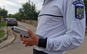 Doi şoferi cu alcoolul în …