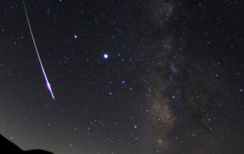 Ploaie de stele spectaculoasă în noaptea de joi spre vineri. Se pot vedea 50-60 de stele căzătoare pe oră