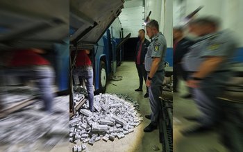 Autocar defect, blindat cu ţigarete, …