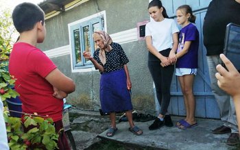 „De vorbă cu BUNICIIˮ a …