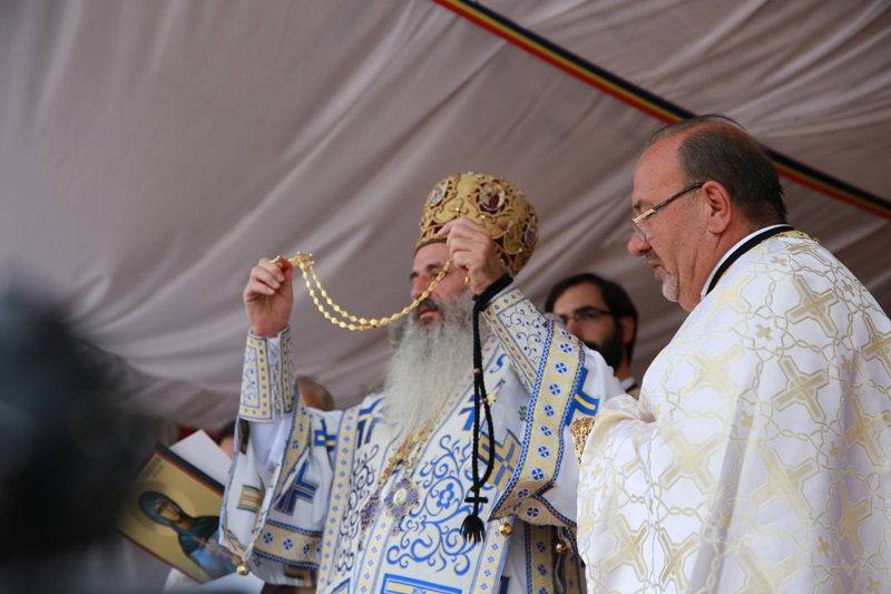 Biserica din cimitirul satului Broscăuți, sfințită de Înaltpreasfințitul Părinte Mitropolit Teofan