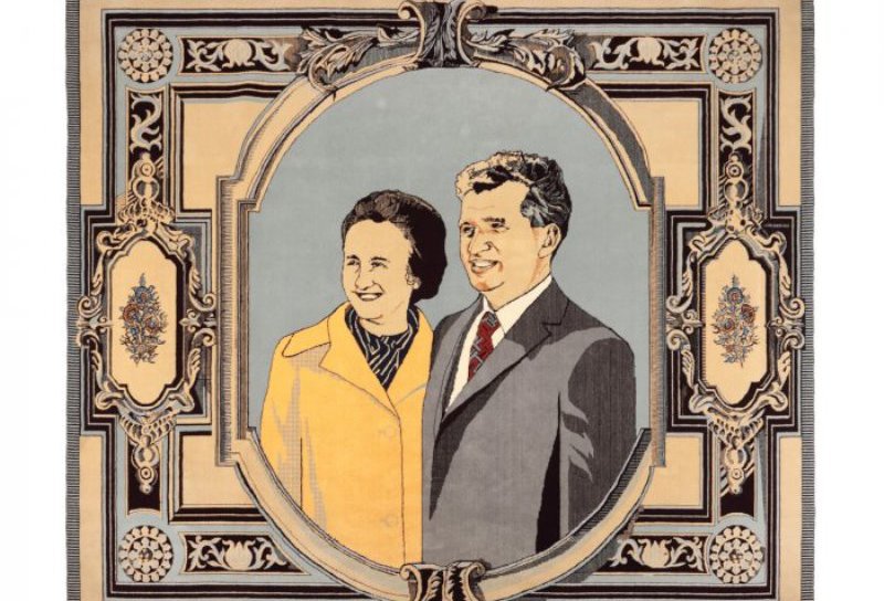 Ce mai vând românii pe internet! Covor cu portretul soților Ceaușescu la prețul unui apartament