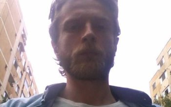 Un membru AUR, angajat al …