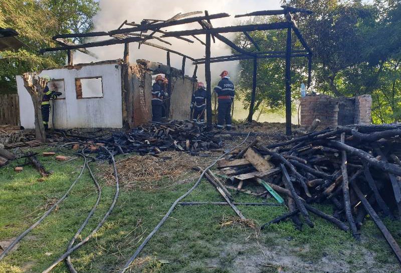 Incendiu izbucnit la o anexă a unei locuințe din Lozna. Pompierii dorohoieni au intervenit - FOTO