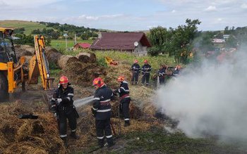 Furaje distruse de flăcări într-o …