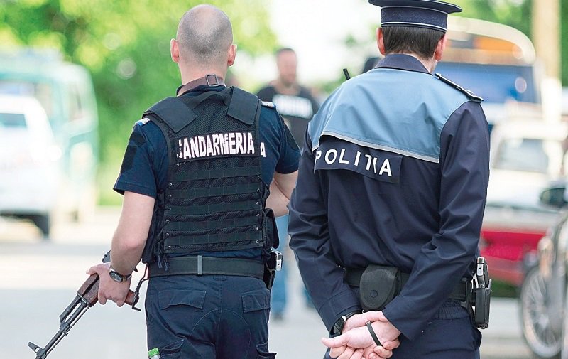 Uniforme noi pentru poliţişti şi jandarmi. Hotărârea a fost adoptată de Guvern