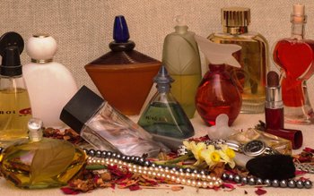 Percheziții domiciliare la trei persoane …