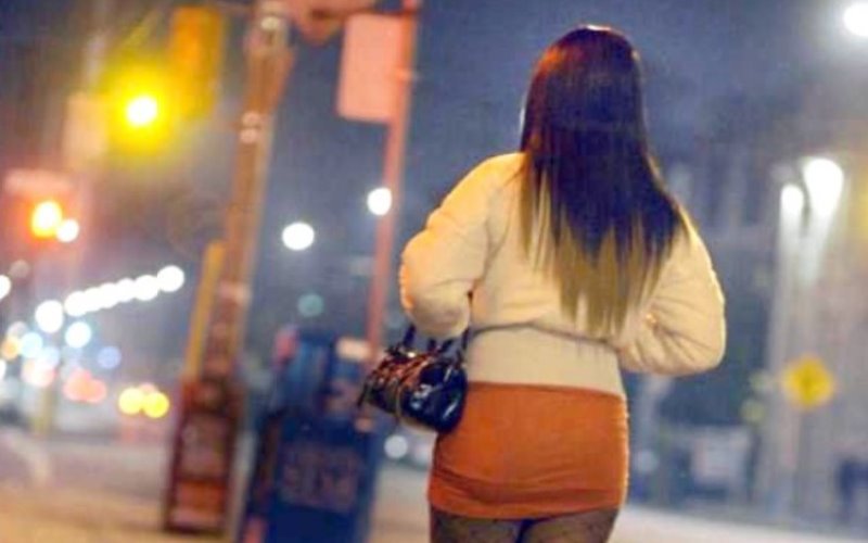 Un bărbat din Botoșani a sunat la 112, nemulțumit de serviciile unei prostituate. Ce a urmat