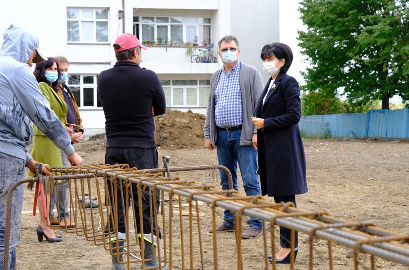 Teren de sport modern construit la Școala „Ion Pillat” din Dorohoi - FOTO