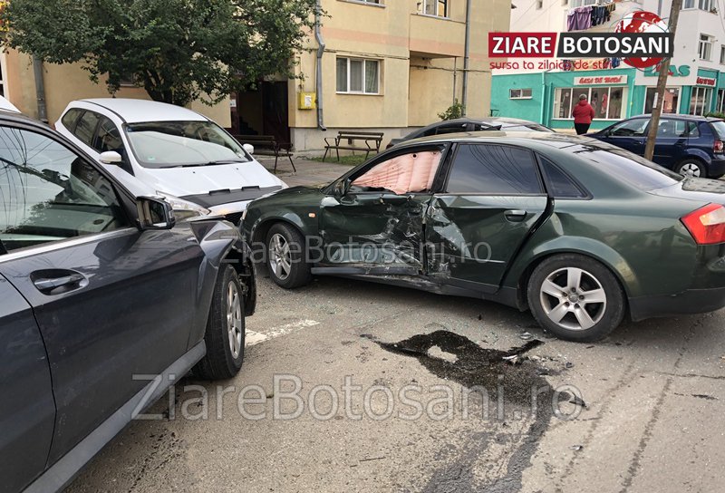 Accident! Impact violent între două mașini pe strada Spiru Haret din Dorohoi - FOTO
