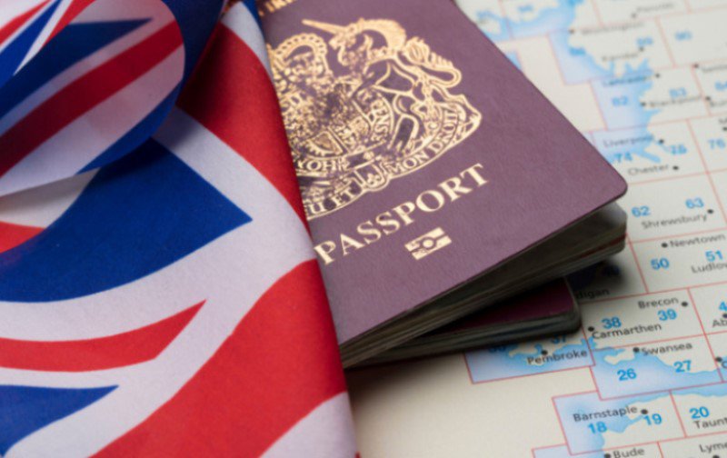 De la 1 octombrie, cetățenii români nerezidenți pot intra în Marea Britanie doar pe baza pașaportului