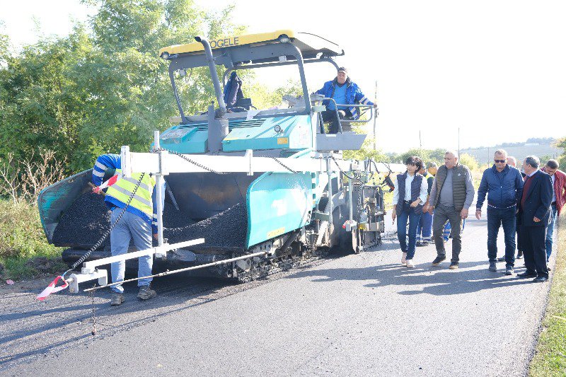 Covor asfaltic nou pe drumul județean Săveni – Știubieni – Vorniceni - FOTO