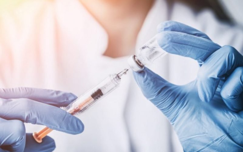 Ucraina a impus vaccinarea obligatorie pentru funcţionari şi cadrele didactice