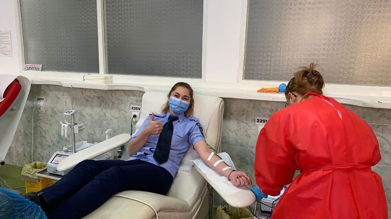 Jandarmii botoșăneni s-au alăturat campaniei „Donează sânge, salvează o viață!” - FOTO