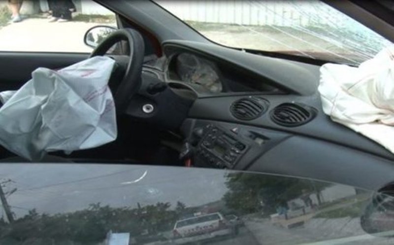 Un șofer băut mangă a intrat cu mașina în gardul unei locuințe