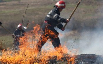 Patru incendii de vegetație uscată …
