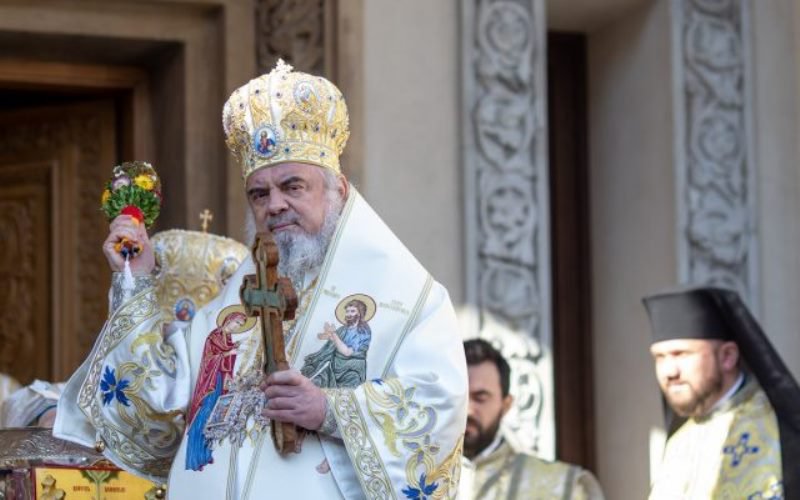 Ce le-a interzis Patriarhul Daniel preoților din România