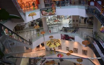 Mall-ul din Botoșani, pustiu după …
