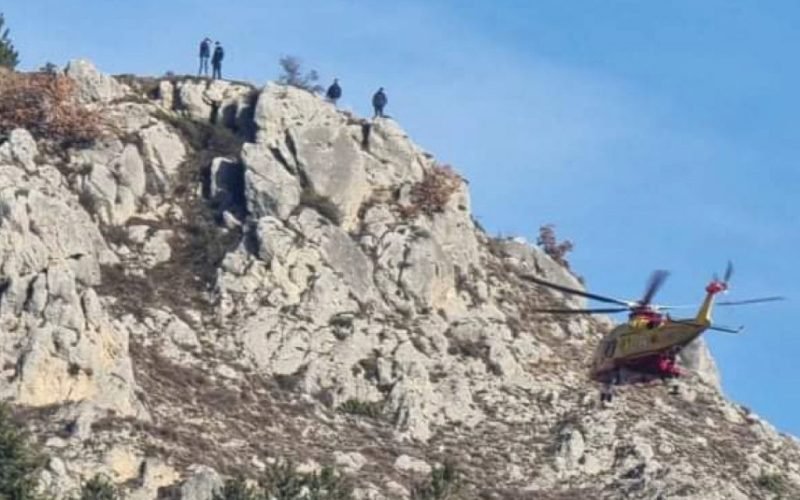 Un român a murit pe loc, după ce a căzut cu mașina într-o prăpastie, în Italia. Se ia în calcul sinuciderea