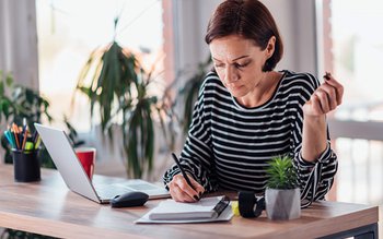 Profesorii care dau meditații trebuie …