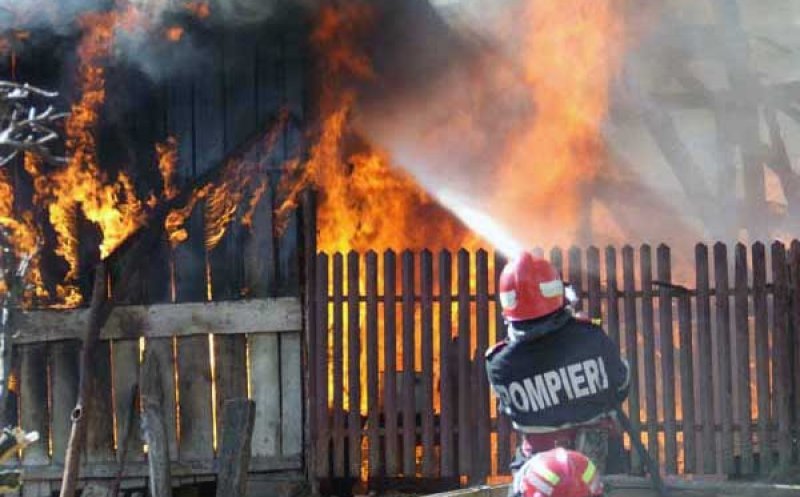 Tragedie în județul Botoșani. O femeie de 67 ani a decedat după ce un incendiu i-a cuprins locuința