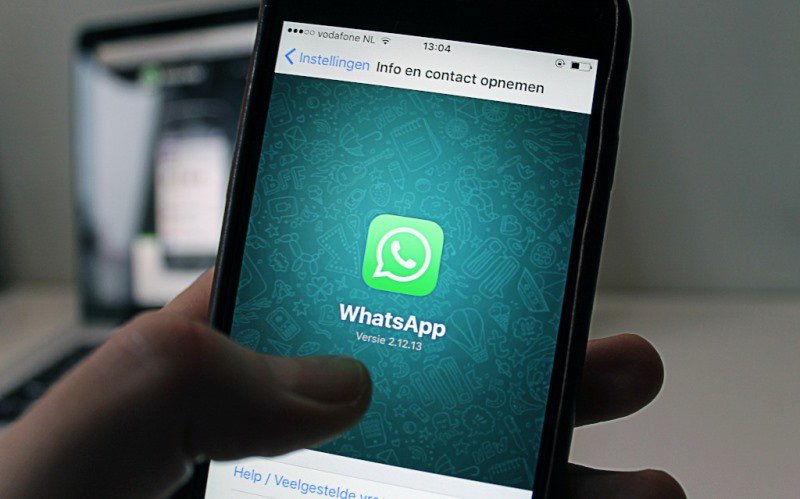 WhatsApp a picat din nou vineri, 19 noiembrie. Utilizatorii nu au mai putut trimite mesaje