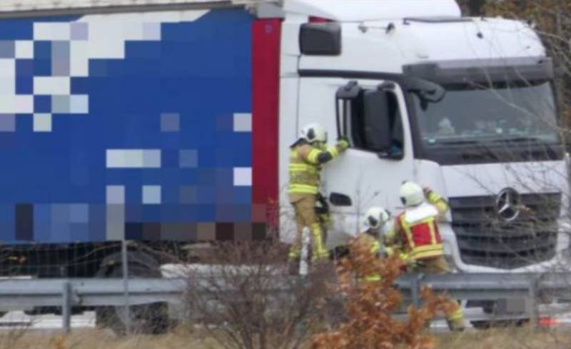 Un șofer român de TIR, găsit mort în cabină, într-o parcare din Germania