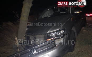 Mașină izbită într-un copac pe …