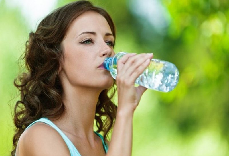 10 beneficii ale apei asupra sănătății noastre