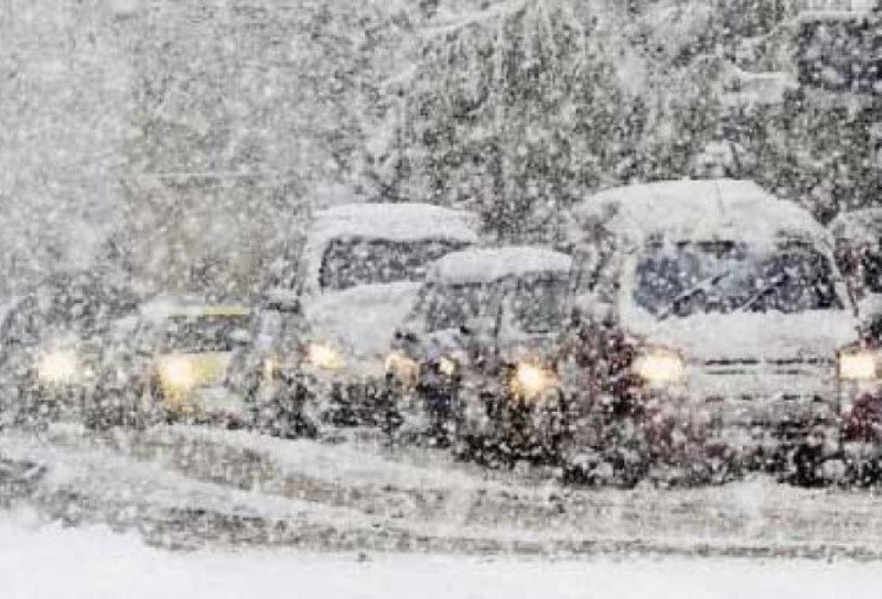 Poliţiştii rutieri recomandă participanţilor la trafic circulaţie în siguranţă pe timp de iarnă