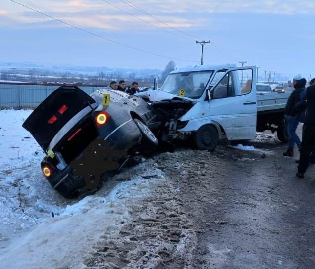 Accident la Vorona. Două persoane au fost rănite - FOTO