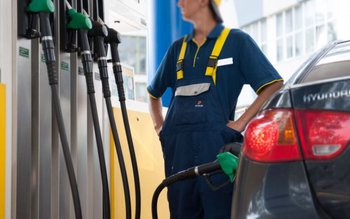 Benzina şi motorina se scumpesc …