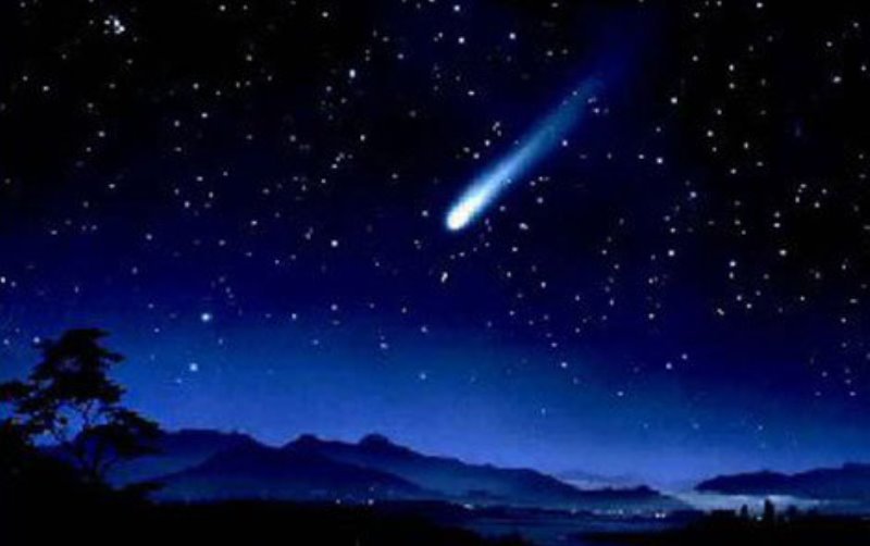 O cometă va trece pe lângă Pământ mâine. Este cea mai stălucitoare din acest an