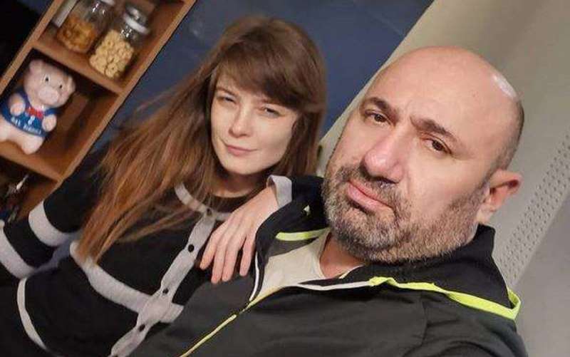 Chef Cătălin Scărlătescu s-a decis să se pună la casa lui? Surprins în timp ce săruta o tânără