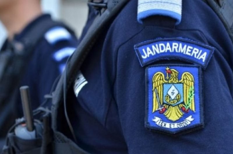 Bărbat amendat de jandarmi după ce a părăsit domiciliul deși se afla în carantină